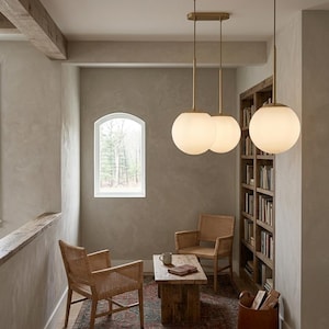 Wisząca lampa w stylu Mid Century Modern Globe, ręcznie wykonany, minimalistyczny żyrandol z 3 punktami świetlnymi do salonu F215