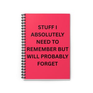 Puede incluir: Un cuaderno con espiral y cubierta roja brillante. La portada presenta el texto "STUFF I ABSOLUTELY NEED TO REMEMBER BUT WILL PROBABLY FORGET" en negro. El cuaderno se encuentra sobre un fondo blanco.