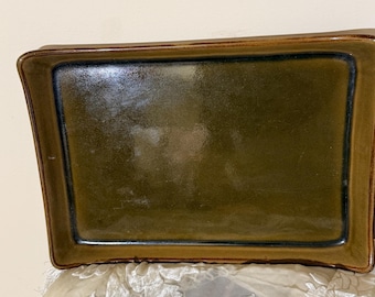 MCM Brun Oliv Keramik Rektangulär Keramikbricka – Groovy Mid Century Decor