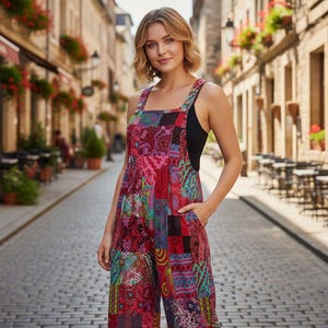 ボヘミアン風花柄ジャンプスーツ｜ゆったりとしたワイドレッグオーバーオール、ノースリーブポケット付きロンパース