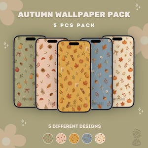 Könnte beinhalten: Fünf Smartphone-Bildschirme zeigen ein Herbst-Hintergrundbild-Paket mit verschiedenen saisonalen Mustern. Die Designs enthalten Illustrationen von Blättern, Kürbissen, Birnen, Pilzen und Zimtstangen in gedeckten Erdtönen. Text: AUTUMN WALLPAPER PACK 5 PCS PACK 5 DIFFERENT DESIGNS.