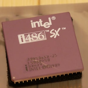 Vintage Intel 486 SX 25 MHz A80486SX-25 SX679 CPU Tested & Working
