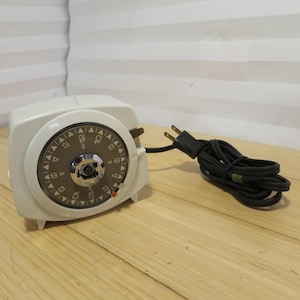 Vintage Intermatic Time-All Lamp & Appliance Timer Model A211-6 Tested  Working