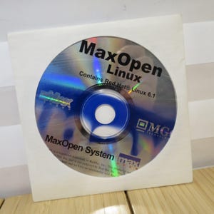 NOS - MaxOpen Linux (Contains Red Hat Linux 6.1) OS - 2000 Max Group CD Rom