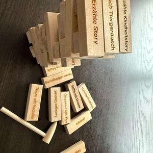 Party Wackelturm aus Holz | Partyspiel mit gravierten Aufgaben | Geburtstag, Feier und Spieleabend