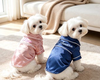 Gepersonaliseerde satijnen hondenpyjama, aangepaste naam geborduurde nachtkleding huisdier, luxe zachte puppy-pyjama, kleine hond kat nachtkleding cadeau
