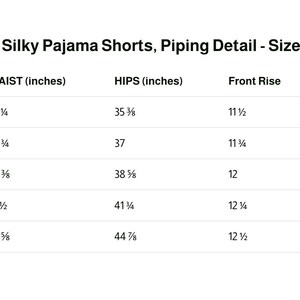 Op de afbeelding: Maattabel voor zijden pyjamashorts met biesdetails. Maten vari&euml;ren van XS tot XL, met taillematen van 64 cm tot 88 cm en heupmaten van 90 cm tot 114 cm.