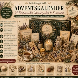 Puede incluir: Un set de calendario de Adviento KräuterZauberDE que incluye una caja verde oscuro con 24 puertas numeradas, rodeada de varios artículos como libros, velas, joyas, hierbas secas, té, semillas y materiales para manualidades DIY.