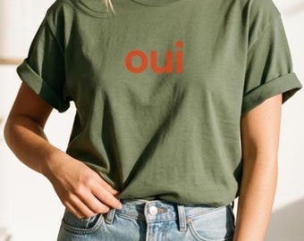 Oui T-Shirt | French Slogan Tee | Shrinking | Women's Graphic Tee | Minimalist French T-Shirt | Gift for Her