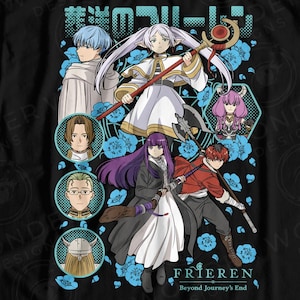 Puede incluir: Camiseta negra con un diseño de anime que presenta personajes en blanco, morado, rojo y azul, con detalles florales azules. El texto "Frieren Beyond Journey's End" es visible. La camiseta también tiene el texto "DIGITAL DOWNLOAD ONLY".