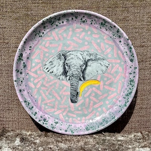 Rosa elefant keramisk tallrik, funky väggdekor, handgjord keramik, konst i Memphis-stil
