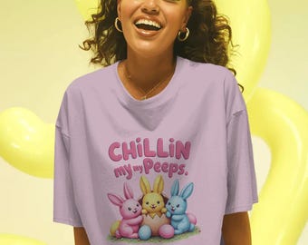 Camiseta Comfort Colors Chillin With My Peeps con el conejito de Pascua