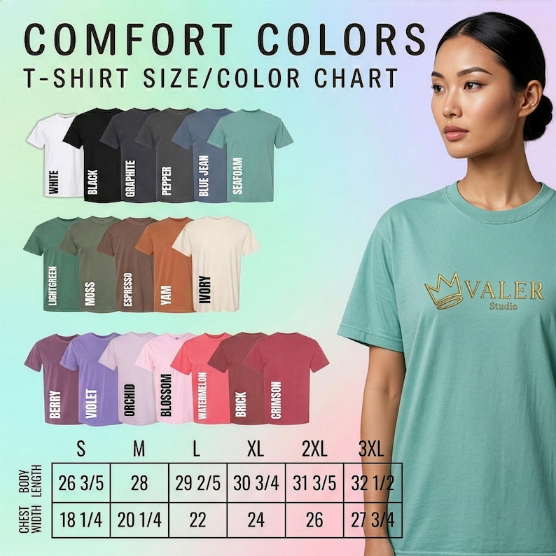 Pu&ograve; includere: Una donna indossa una maglietta verde acqua con un logo a corona dorata. L'immagine mostra una tabella delle taglie e dei colori delle magliette con vari colori come bianco, nero e bacca. La tabella include misure del torace e della larghezza del corpo in cm.