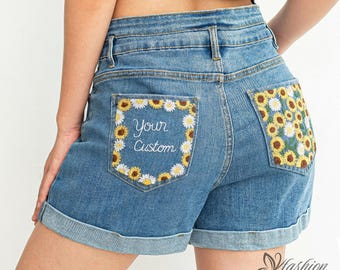 Pantalones cortos vaqueros bordados con nombre personalizado, diseño de girasoles en tela vaquera, regalo de verano para mujer, ropa informal de playa.
