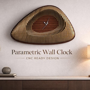 Puede incluir: Un reloj de pared moderno y geométrico con una esfera de madera oscura y un diseño único en capas. La esfera del reloj está rodeada de lamas verticales de color dorado, creando un efecto visual llamativo. El texto "Parametric Wall Clock - CNC READY DESIGN" está debajo.