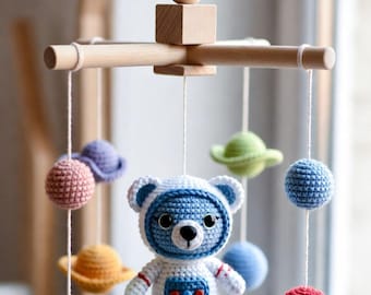 Móvil de osos astronautas de ganchillo, decoración espacial para la habitación del bebé, colgante de cuna de planetas de algodón