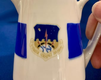 Jarra de porcelana Jac-Allume Jackson Custom de época para la División Aeroespacial Estratégica, Falls Creek, PA, EE. UU.