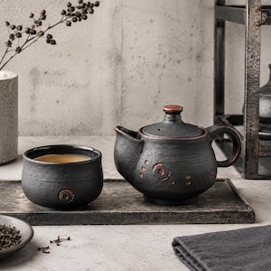 Servizio da tè in ceramica fatto a mano | Set mini teiera e tazza | Servizio da tè Gongfu | Servizio da tè in ceramica unico nel suo genere | Stile rustico industriale