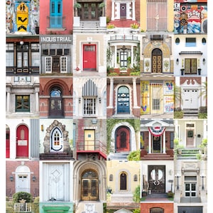 K&ouml;nnte beinhalten: Eine Collage aus bunten T&uuml;ren in verschiedenen Stilen und Farben, darunter Rot, Blau, Gr&uuml;n und Gelb. Die T&uuml;ren sind vor einem Hintergrund aus Ziegel, Stuck und Holz platziert. Das Bild tr&auml;gt den Titel "T&uuml;ren von Tampa".