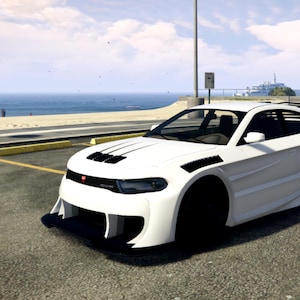 Peut inclure: Une voiture de sport blanche avec des détails noirs est garée sur une surface pavée. La voiture a un design épuré, des roues noires et un séparateur avant. L'arrière-plan comprend une plage, l'océan et un ciel nuageux.