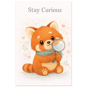 Könnte beinhalten: Aquarellillustration eines roten Pandas, der eine Lupe hält. Der rote Panda trägt einen türkisfarbenen Schal und ist von Herzen und Blättern umgeben. Der Text "Stay Curious" steht oben.
