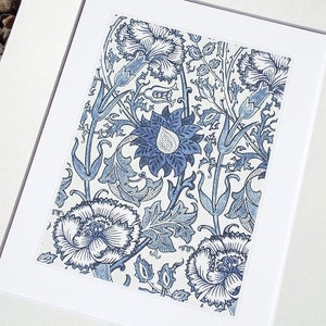 Stampa di qualità d'archivio William Morris Navy Blue Botanical Pattern 6 su carta per acquerello