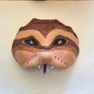 Máscara de pitón de bola de fieltro