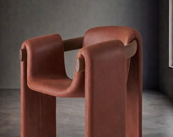 Sculpturale leren fauteuil, cognac moderne loungestoelen, stoel met houten accent