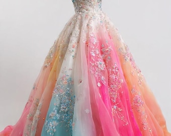 Vestido de gala en tonos pastel degradados, vestido de tul con bordados florales en línea A, vestido de noche colorido