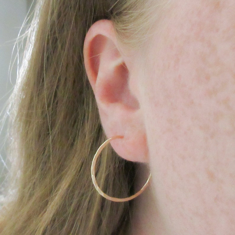 14K Gold Filled 18 Gauge Hammered Hoop Earrings, One Inch Handmade Hoops image 4
