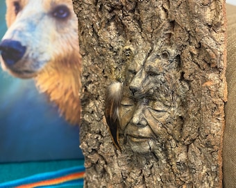Bear Spirit of the Forest, Bark Tree Art, door Debra Bernier Shaping Spirit