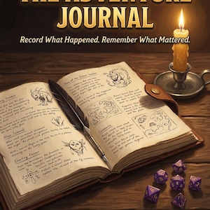 Pode incluir: Um diário aberto intitulado The Adventure Journal com notas manuscritas, esboços e uma pena preta. Uma vela acesa num suporte de metal está por perto, juntamente com vários dados poliédricos roxos sobre uma superfície de madeira. O texto inclui Record What Happened. Remember What Mattered. e 50 Session Pages, NPC Tracker, Quest Log, Campaign Summary By Owlbear Archive.
