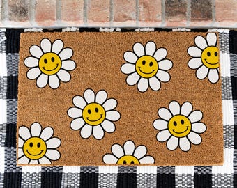 Smiley Daisy Doormat, Cute Welcome Mat for Home Entryway, Happy Flowers Doormat, Happy Home Decor, Daisy Home Decor, Groovy Retro Home Decor
