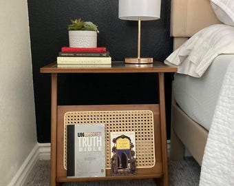 Boho Bamboo Nightstand with Glass Top, Mid Century Modern Side Table, Small End Table with Storage Shelf, Rattan Bedside Table fo LivingRoom