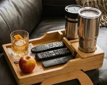Mesa auxiliar giratoria para reposabrazos de sofá con clip y portavasos, bandeja plegable para aperitivos, mesa auxiliar que ahorra espacio.