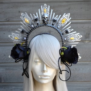 Black Skull Day of the Dead Headpiece, Spike Gothic Crown, Black Halo, Dark Queen, Dia de los Muertos, Witch Costume, Evil Queen, Headband.
