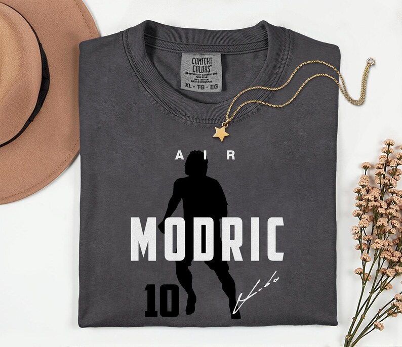 Comfort Colors® Air Modric #10 Soccer Player Tribute Graphic Tee, Croatia Football Star Signature Design, 2026 World Cup Fan Unisex T-Shirt image 7