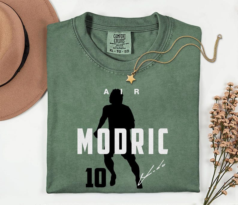 Comfort Colors® Air Modric #10 Soccer Player Tribute Graphic Tee, Croatia Football Star Signature Design, 2026 World Cup Fan Unisex T-Shirt image 9