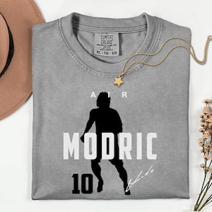 Comfort Colors® Air Modric #10 Soccer Player Tribute Graphic Tee, Croatia Football Star Signature Design, 2026 World Cup Fan Unisex T-Shirt image 1