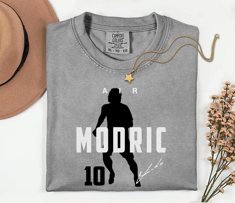 Comfort Colors® Air Modric #10 Soccer Player Tribute Graphic Tee, Croatia Football Star Signature Design, 2026 World Cup Fan Unisex T-Shirt image 1