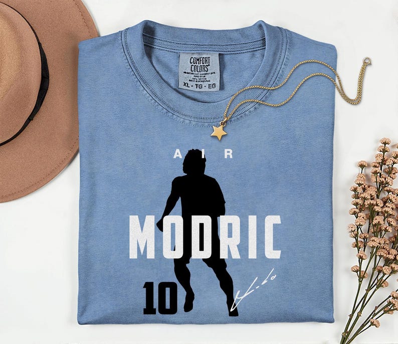Comfort Colors® Air Modric #10 Soccer Player Tribute Graphic Tee, Croatia Football Star Signature Design, 2026 World Cup Fan Unisex T-Shirt image 2