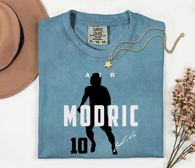 Comfort Colors® Air Modric #10 Soccer Player Tribute Graphic Tee, Croatia Football Star Signature Design, 2026 World Cup Fan Unisex T-Shirt image 8