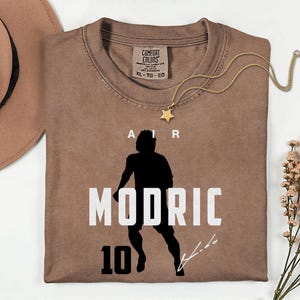 Comfort Colors® Air Modric #10 Soccer Player Tribute Graphic Tee, Croatia Football Star Signature Design, 2026 World Cup Fan Unisex T-Shirt image 5