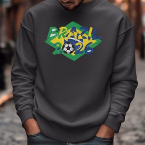 Drapeau du Brésil animé hommage pour les fans t-shirt graphique, design inspiré du tournoi du monde de football, cadeau de sport pour supporters de football T-shirt unisexe image 7