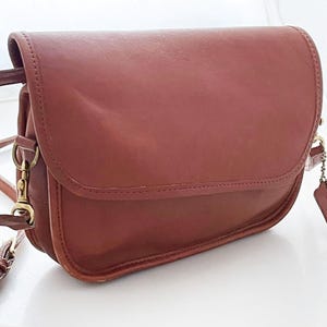 COACH- British Tan Leather Over the shoulder zippered purse classic made in USA #9937
