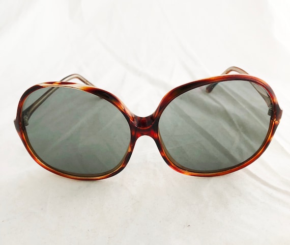 Sunglasses- Wide Tortoise Shell Italian Brown Square Frames  display picture 1