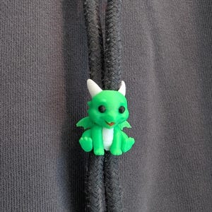 3D Printed Dragon Hoodie Charm | Green White PLA Paracord Accessory