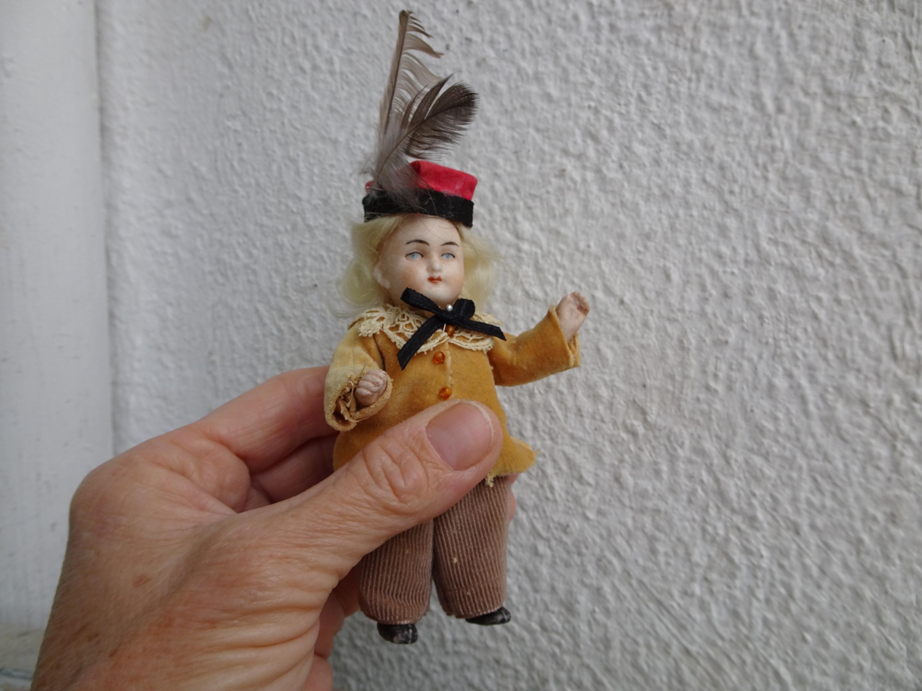 Mignonnette Ancienne Tout En Biscuit – 10 Cm – Bouche Fermée