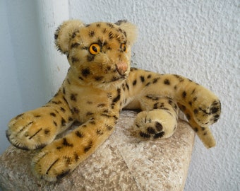 Vintage,Rare Steiff Ocelot/Ozelot ,Reclining Wild Cat Orange Eyes,mohair,1964-1967 .No ids.