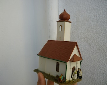 Kibri,church,chapel with bride & groom,plastic model made in West Germany.Vintage model for railway layout.